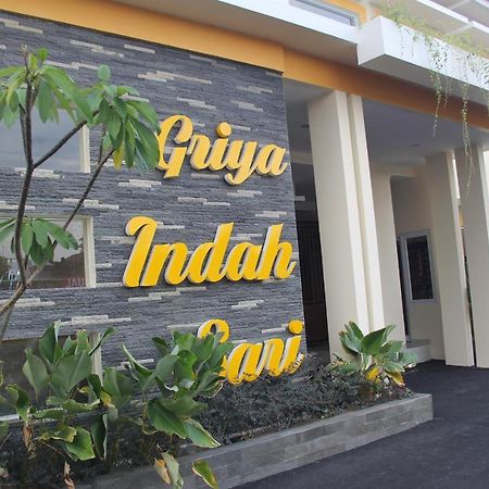 ホテル Griya Indah Sari スラカルタ エクステリア 写真